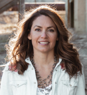 Shanna Adams headshot